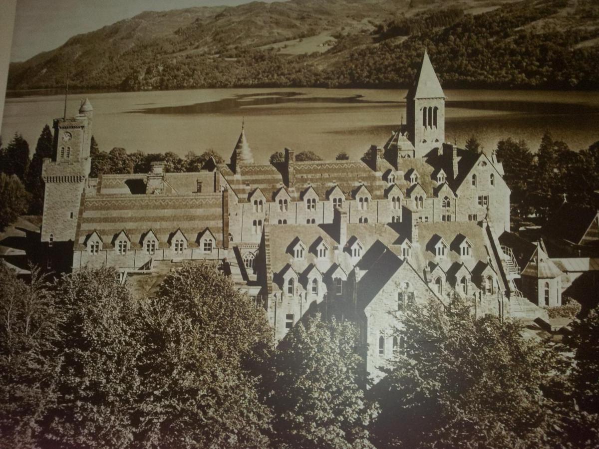 Caledonian Hotel フォート・オーガスタス エクステリア 写真